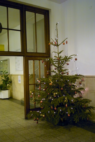 Weihnachtsbaum im Krankenhaus Nordstadt Hannover